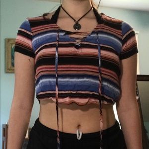 Cropped striped tee with tie in front